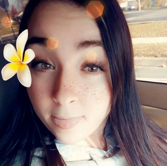 Meet your Posher, Abigail - Picture 3 of 7